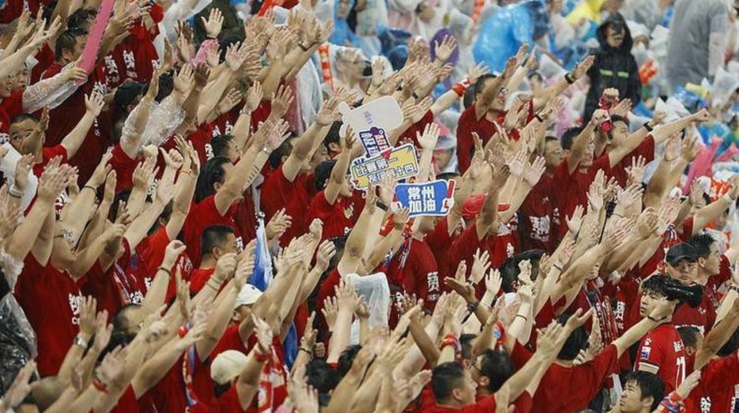 包含赛地聚焦：全明星赛赛前热度飙升，AC米兰外线爆发，球迷炸锅，年轻球员得到机会的词条