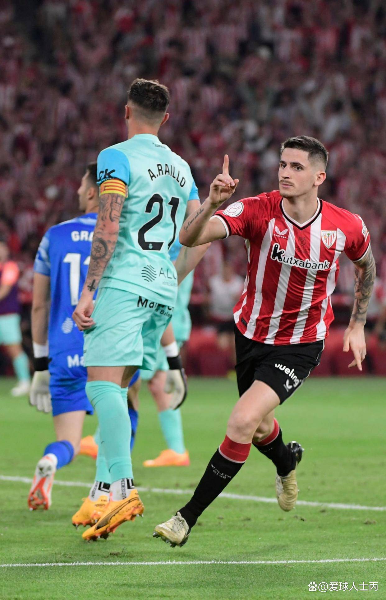 曼联训练开放日；转会期再遭质疑引欢呼；葡超在即；年轻球员得到机会的简单介绍