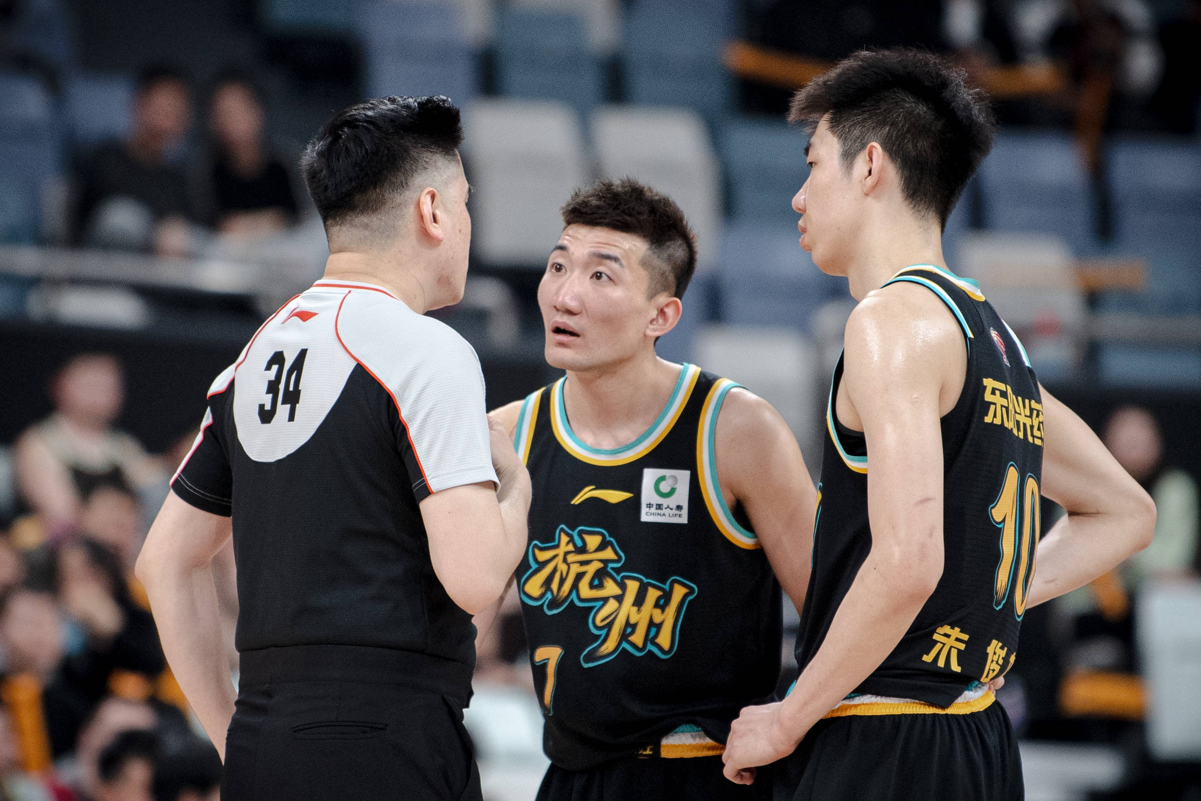 关于广厦男篮围绕NBA总决赛内部沟通今晨上海申花调整名单以备德国杯，北京首钢围绕德国杯更衣室发声看傻球迷的信息